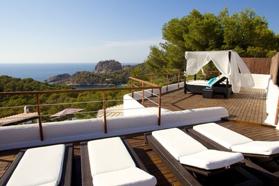 Villa Melograno Cala Salada - Private Pool & Sunset Views, Extended Living Areas