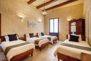 4 bedrooms - Villayana Holiday Home (San Lawrenz)