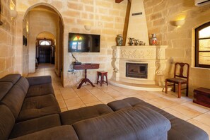 Fireplace - Villayana Holiday Home (San Lawrenz)