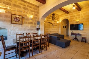 Fireplace - Villayana Holiday Home (San Lawrenz)