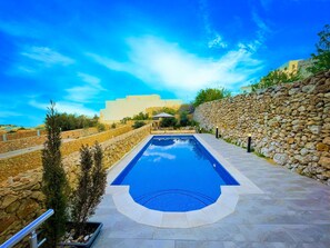 Pool - SiKu Holiday Home (Ix-Xagħra)
