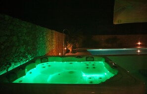 Outdoor spa tub - Hygge Holiday Home (Ix-Xagħra)