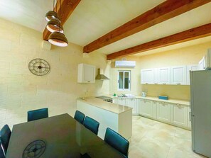 Refrigerador, microondas, horno y lavavajillas 