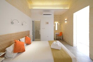 Economy Double Room | Desk, iron/ironing board, free WiFi