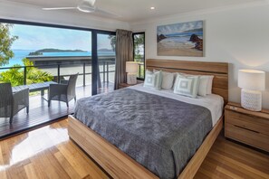 2 dormitorios, tabla de planchar con plancha, cuna de viaje