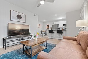 Apartment | 2 bedrooms - Modern 2BR Near UT Hyde Park Evonify (Austin)