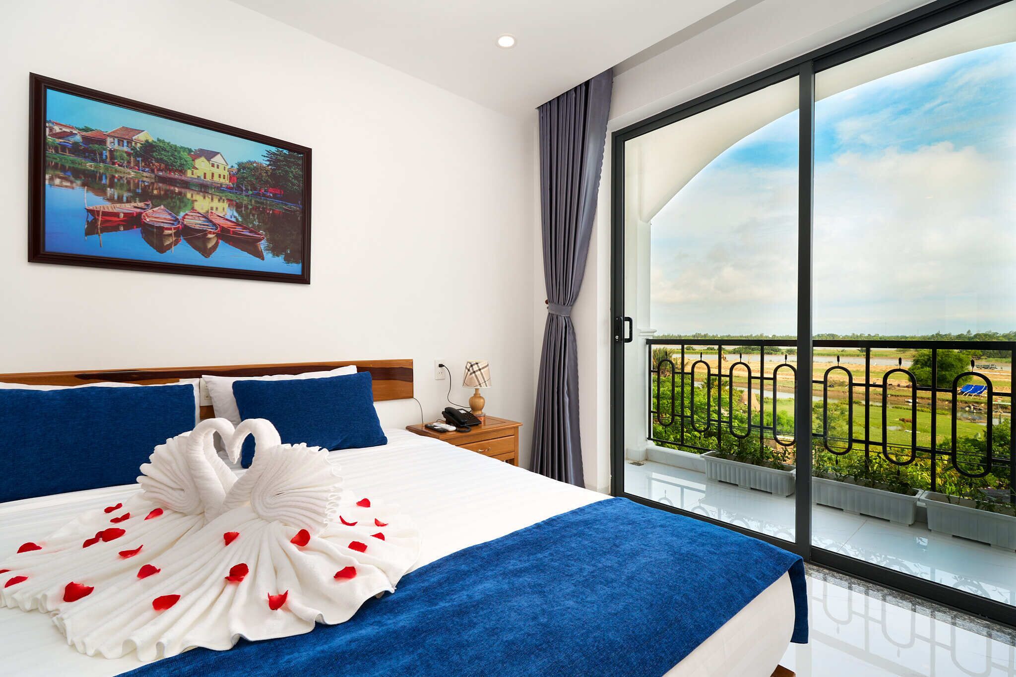 Deluxe kamer, 1 twee- of 2 eenpersoonsbedden, uitzicht op rivier | Luxe beddengoed, individueel gedecoreerd, individueel gemeubileerd