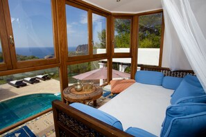 Een verwarmd zwembad