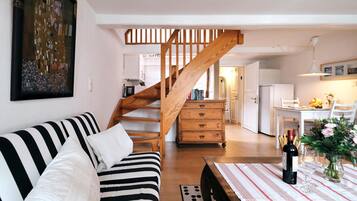 Fernseher, DVD-Player, Stereoanlage