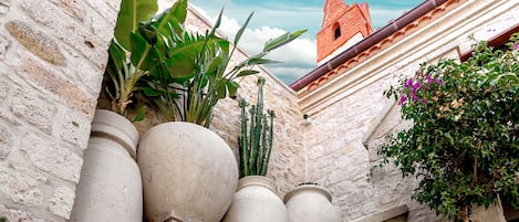 المنشأة من الخارج