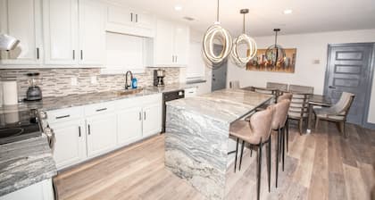 Remodeled 4 bedroom home 8 beds Dawnsonville 7 miles from ATlanta MotorSport