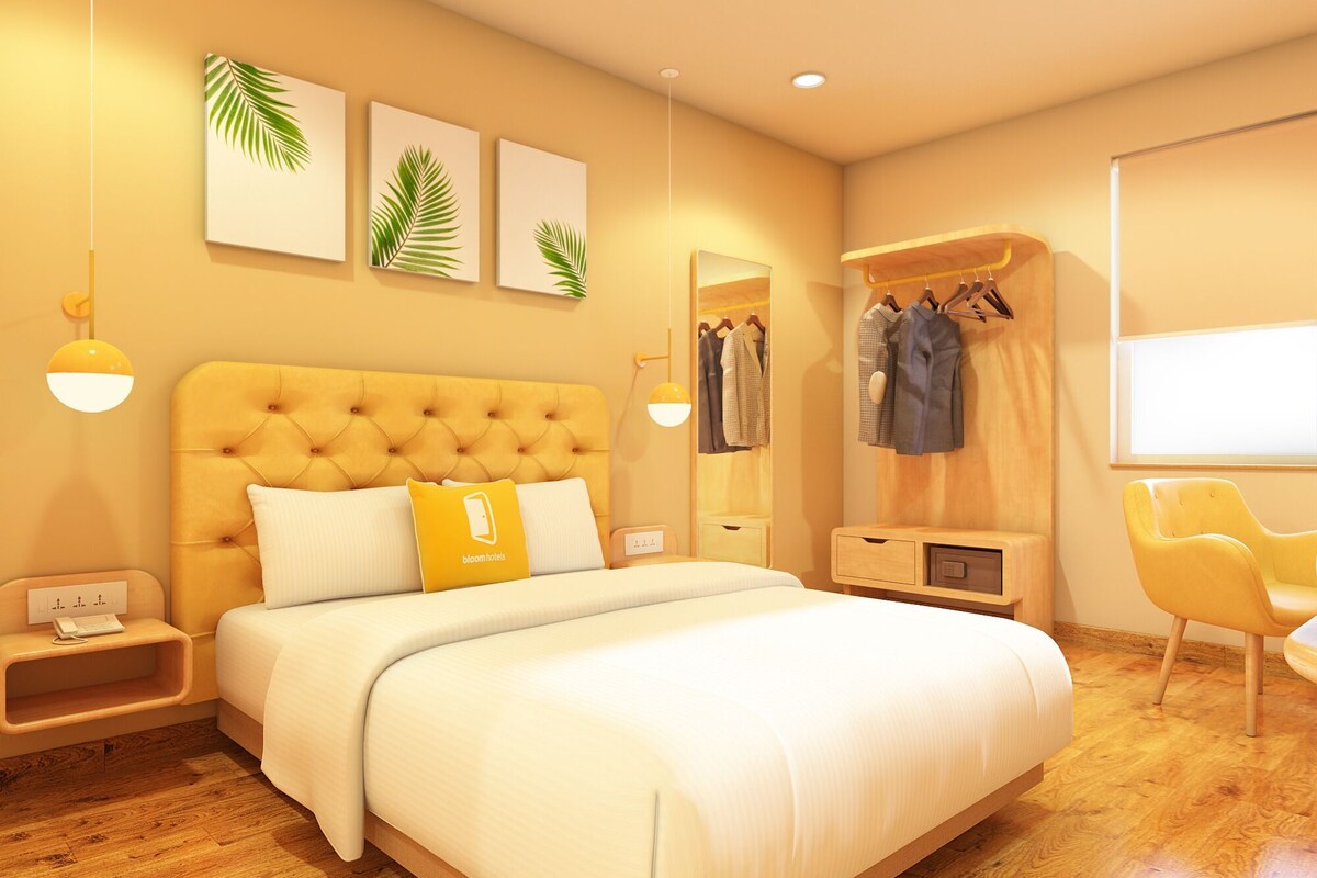 Minibar, in-room safe, desk, iron/ironing board (on request)