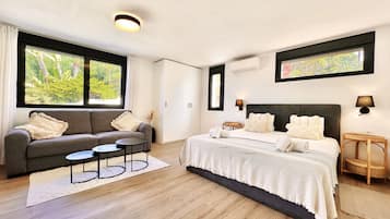 5 bedrooms, iron/ironing board, free WiFi, bed sheets