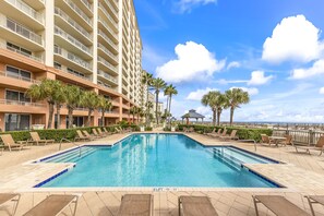 2 outdoor pools