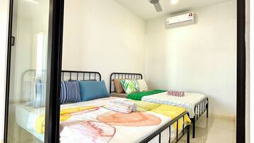 4 habitaciones, tabla de planchar con plancha, wifi y ropa de cama