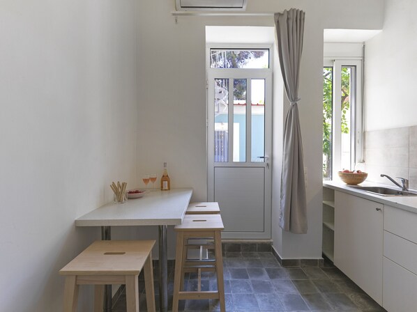 Fridge, microwave, coffee/tea maker, electric kettle