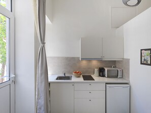 Fridge, microwave, coffee/tea maker, electric kettle