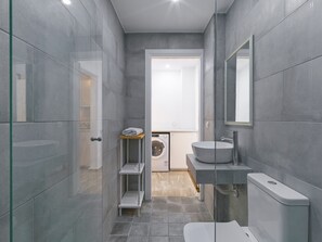 淋浴设施、吹风机