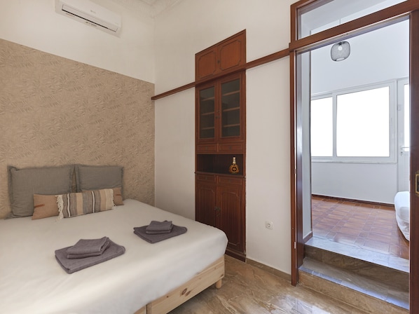 2 bedrooms, iron/ironing board, free WiFi