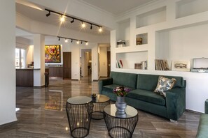 Lobby - Patision 53-A Truly WOW Experience for Every Guest (Athens)