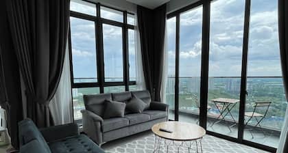 D'pristine 3 bedroom condo 10pax 3mins walk to Legoland!