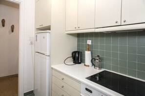 冷蔵庫、オーブン、食器洗い機、コーヒー / ティーメーカー