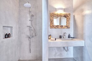 Douche, serviettes fournies