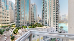 Executive Apartment | Balcony - The Residences 601 (Dubai)