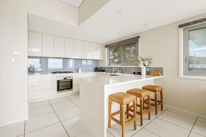 Oven, dishwasher, coffee/tea maker, toaster - Allure at Hyams Beach (Hyams Beach)