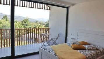 2 bedrooms, iron/ironing board, travel cot, WiFi