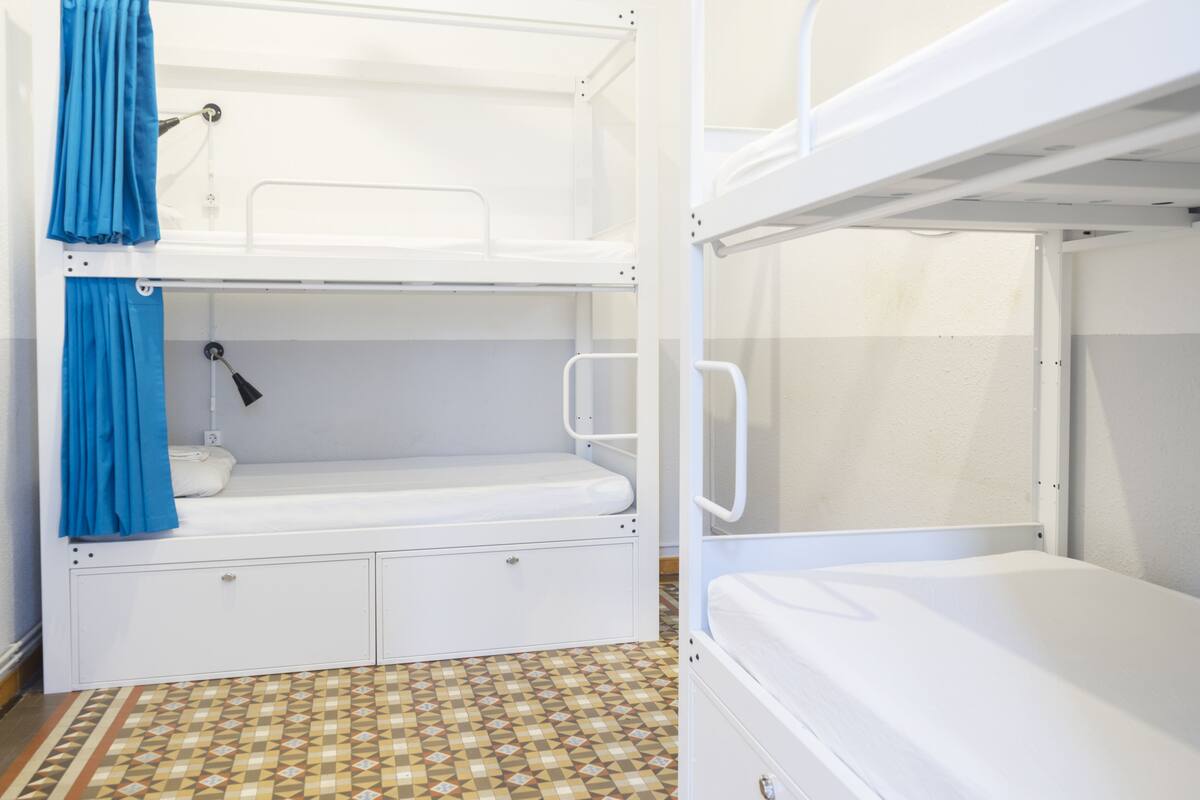 공용 도미토리, 남녀공용 도미토리, 공용 욕실 (1 Bed in 4 Bed Room) | 고급 침구, 오리/거위털 이불, 무료 WiFi