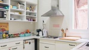 共用宿舍, 男女混合宿舍, 共用浴室 (1 Bed in 4 Bed Room) | 共用廚房 | 雪櫃、微波爐、爐具、電飯煲