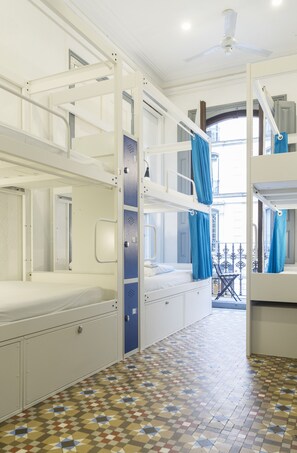 Slaapzaal, gemengd, gemeenschappelijke badkamer (1 Bed in 4 Bed Room) | Luxe beddengoed, donsdekens, gratis wifi