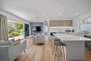 Fernseher, Stereoanlage