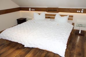 2 Schlafzimmer, Reisekinderbett, kostenloses WLAN, Bettwäsche