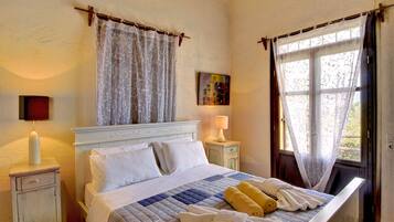 3 bedrooms, desk, iron/ironing board, travel cot