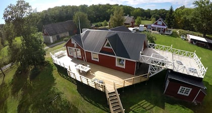 Fantastic nature, hot tub, sauna, boat on the lake, fishing paradise