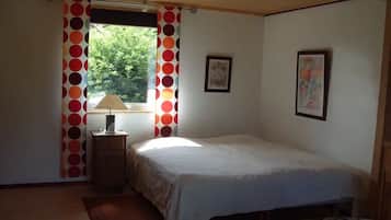 5 bedrooms, travel cot, free WiFi