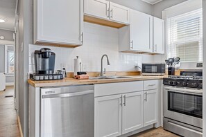 Kühlschrank, Ofen, Herdplatte, Geschirrspüler