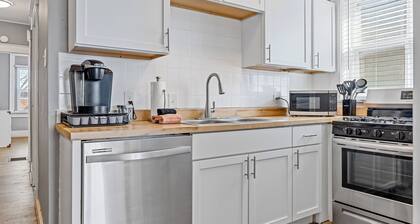 City Livin' 2 Bedroom w/ Balcony