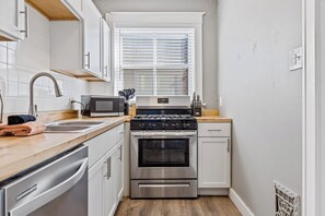 Refrigerador, horno, parrilla de estufa y lavavajillas 
