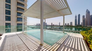 2 albercas al aire libre 