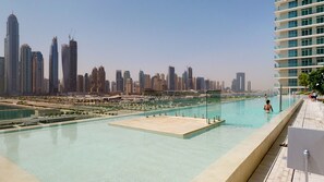 2 piscines extérieures