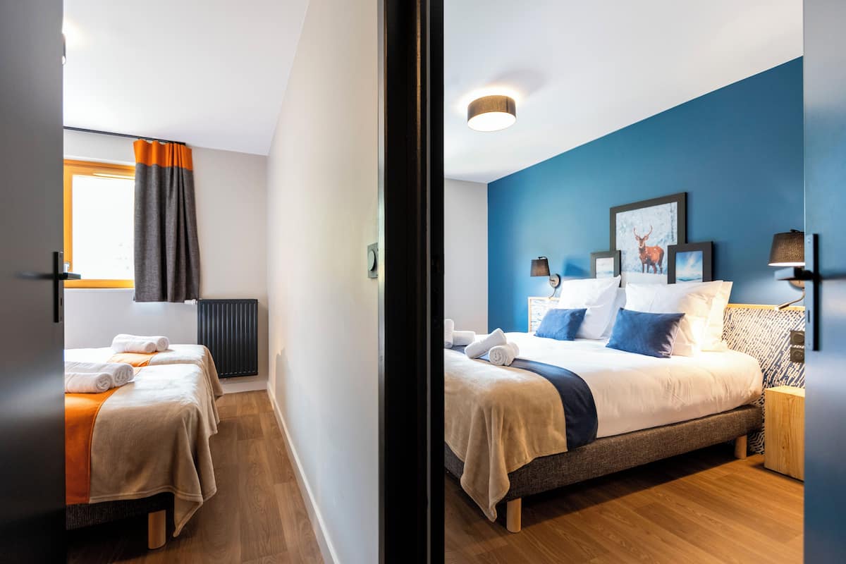 4 bedrooms, free cots/infant beds, free WiFi, bed sheets
