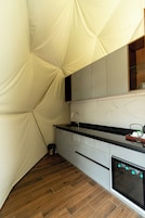 Habitación de lujo doble, 1 cama doble, fumadores, vistas a la montaña | Cocina privada