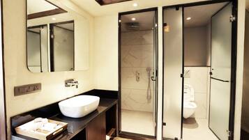 Luxury Double Room, 1 Double Bed, Smoking, Mountain View | Bathroom