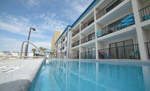 室外游泳池