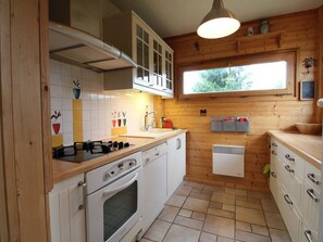 Dishwasher - Cozy Chalet 3BR for 6, Near Village & Ski Lifts, Renovated 2007 (Les Carroz d'Arâches)