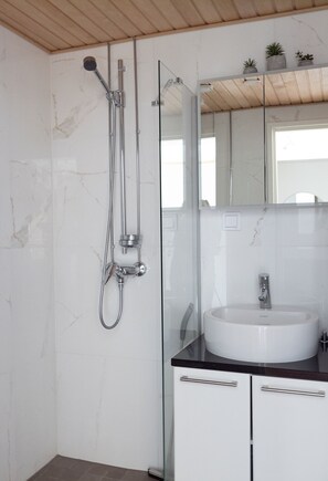 Deluxe Apartment | Bathroom - 2ndhomes Lux Apartment w Sauna&Balcony (Helsinki)