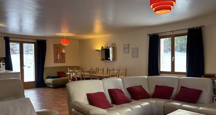 Spacious and functional house - 5 bedrooms, terrace, private parking